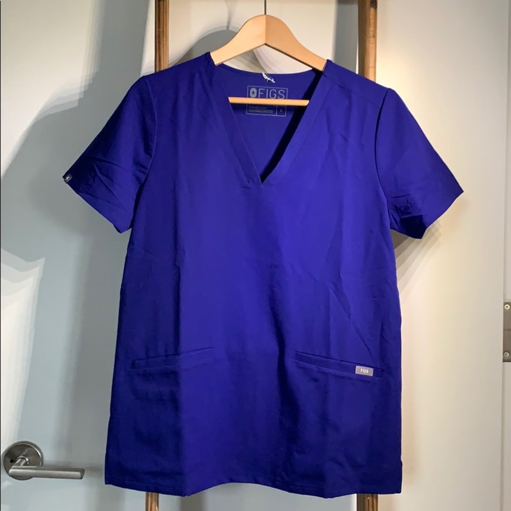 FIGS women’s royal blue scrub top